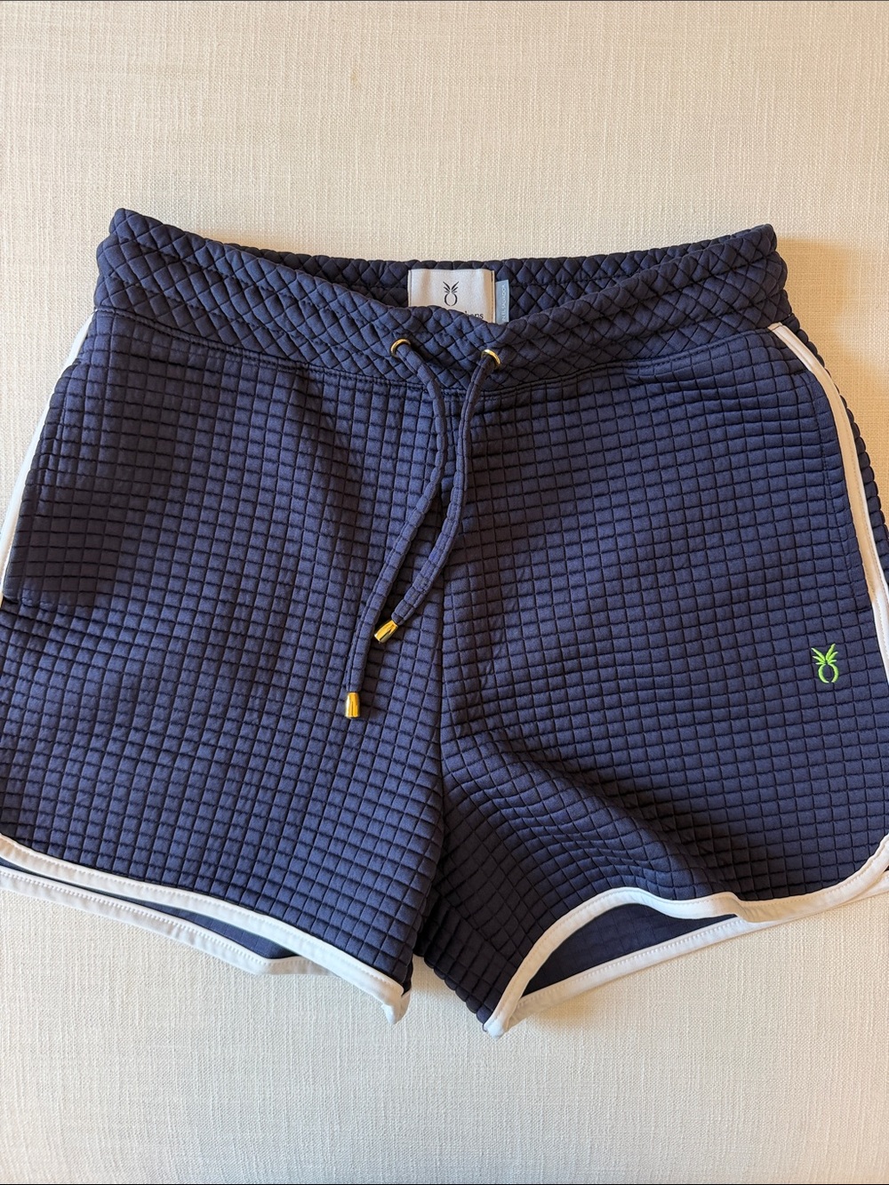 NWOT Dudley Stephens Navy Quilted Drawstring Women’s Shorts with Contrast Trim